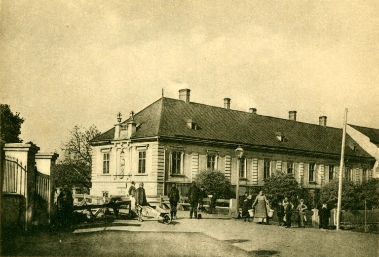 Kasárna naproti Karnole_1895